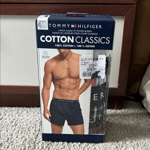 New in Box Tommy Hilfiger Men’s Cotton Classics 4-Pack Boxers